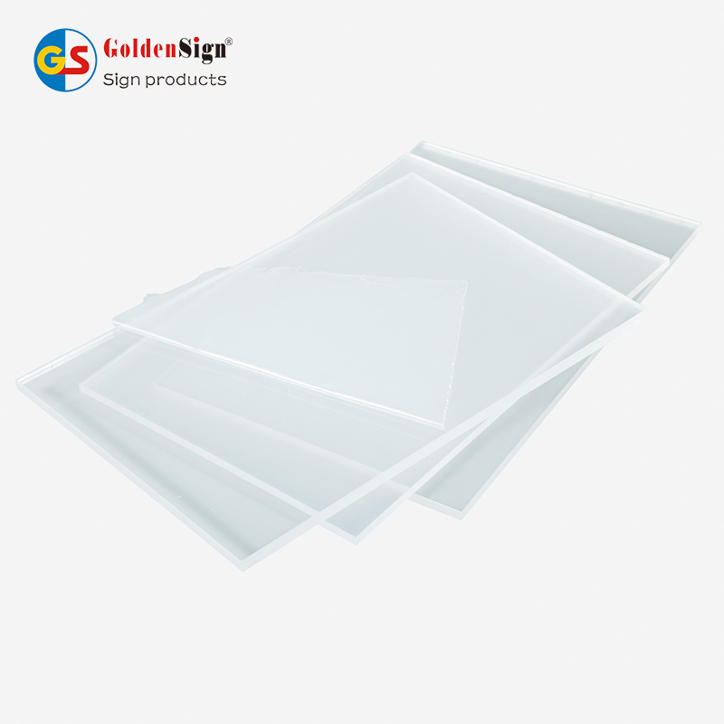 晶瑩剔透的亞克力板，透光率極佳